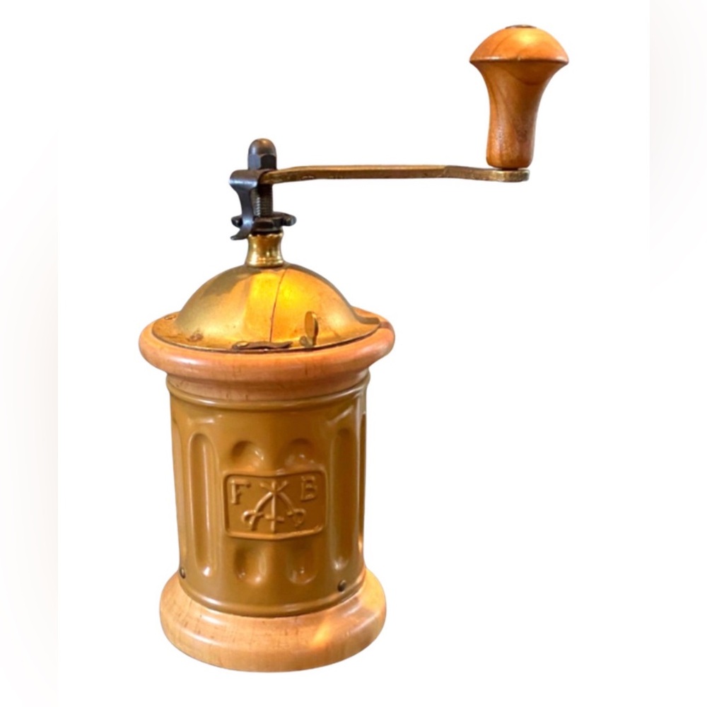 F&B Tre Spade manual mustard color coffee grinder Italy antique